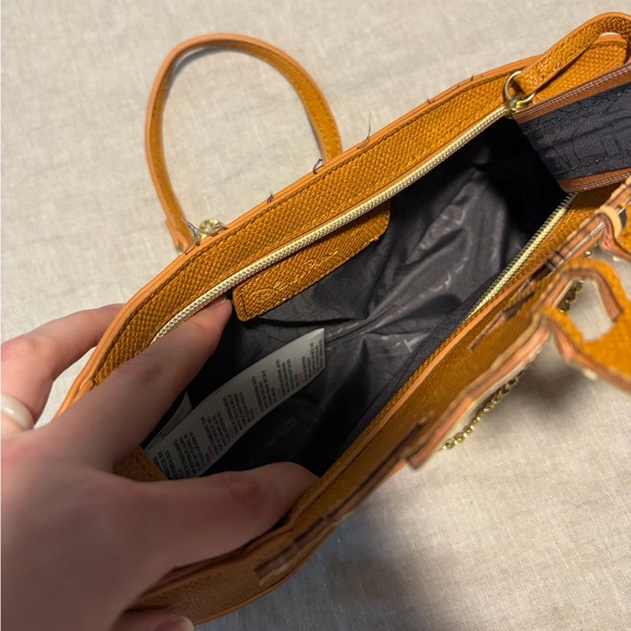 Danielle Nicole It’s a Small World Crossbody - Picture 4 of 4